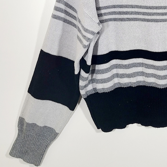 Lucky Brand Women’s gray black striped sweater - Picture 9 of 13
